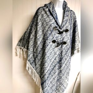 One Size Lightweight Cape Shawl Poncho Blue White Metallic~ FringeTrim EUC